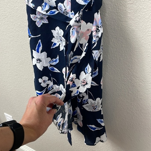 Banana Republic Linen Cotton Ruffle Wrap Dress Navy Floral Sz 4 - Picture 7 of 14